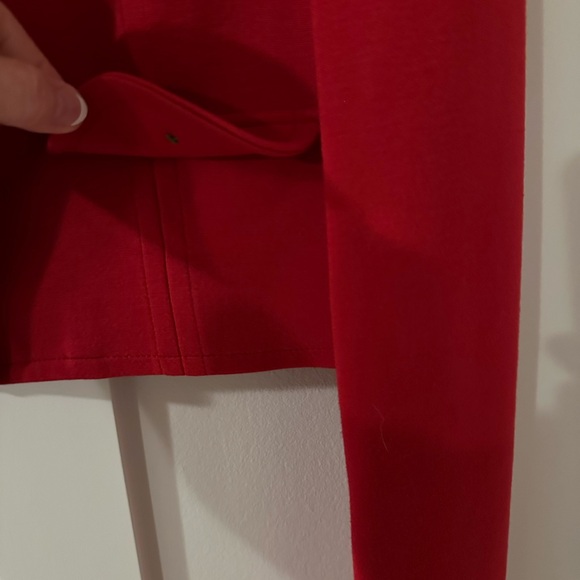 Tristan red jacket, waist length, with sparkle/red broach - Picture 4 of 9